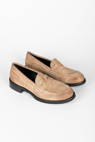 Bracciano sand moccasin.