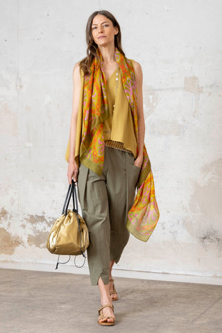 TOP ESCOTE PICO TIRANTE ANCHO MOSTAZA