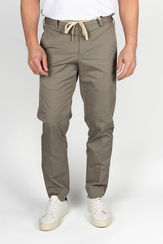 Pantalón My Myths caqui con cordón y cintura elástica
