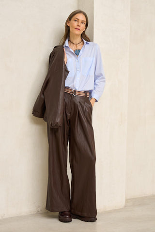 Pantalón Numa marrón chocolate piel vegana